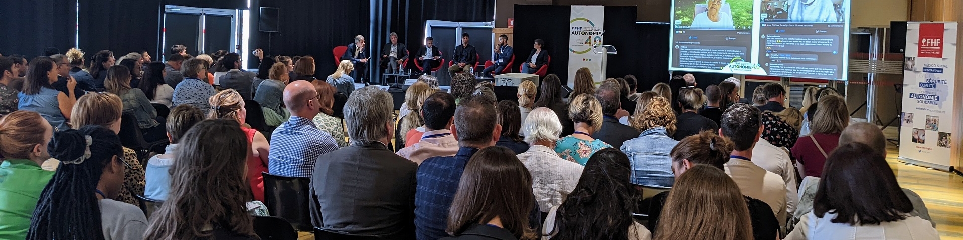Vue de la salle du Congrès FHF Autonomie à Lille Grand Palais. 150 participants assistent à la conférence sur le marketing et la communication.
